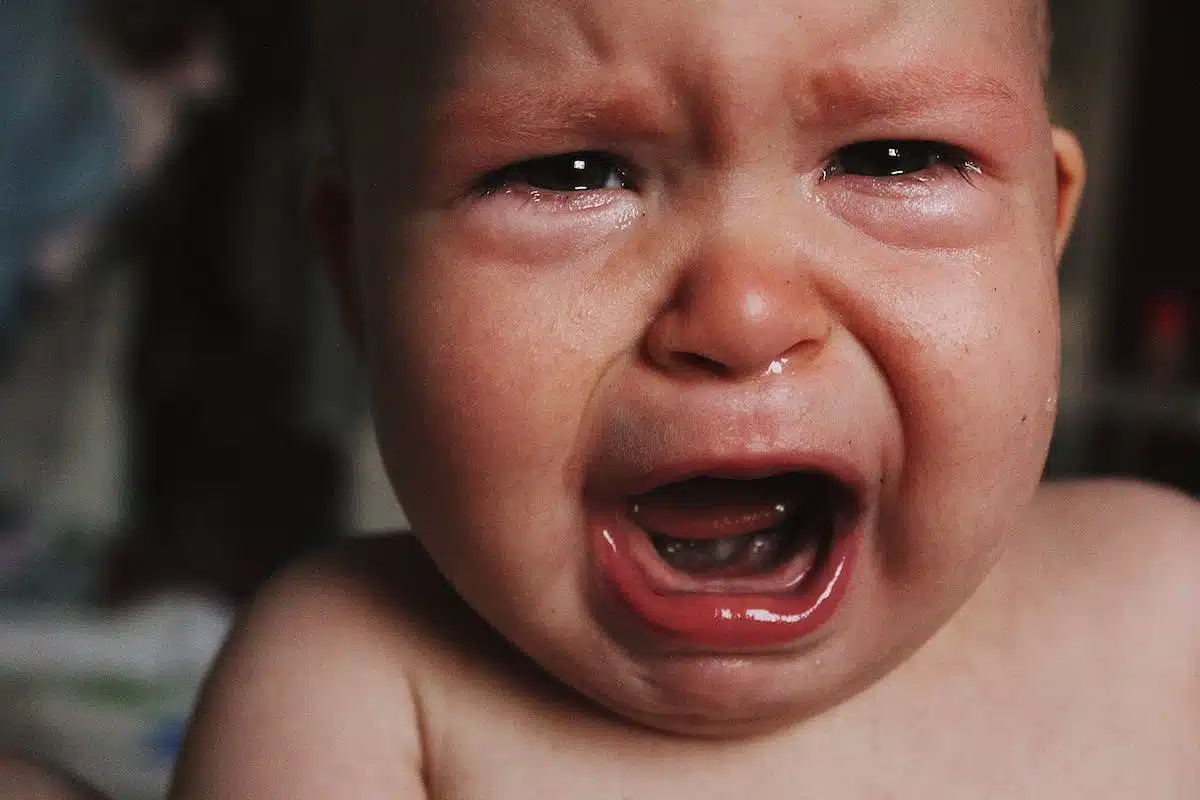 bébé pleurant