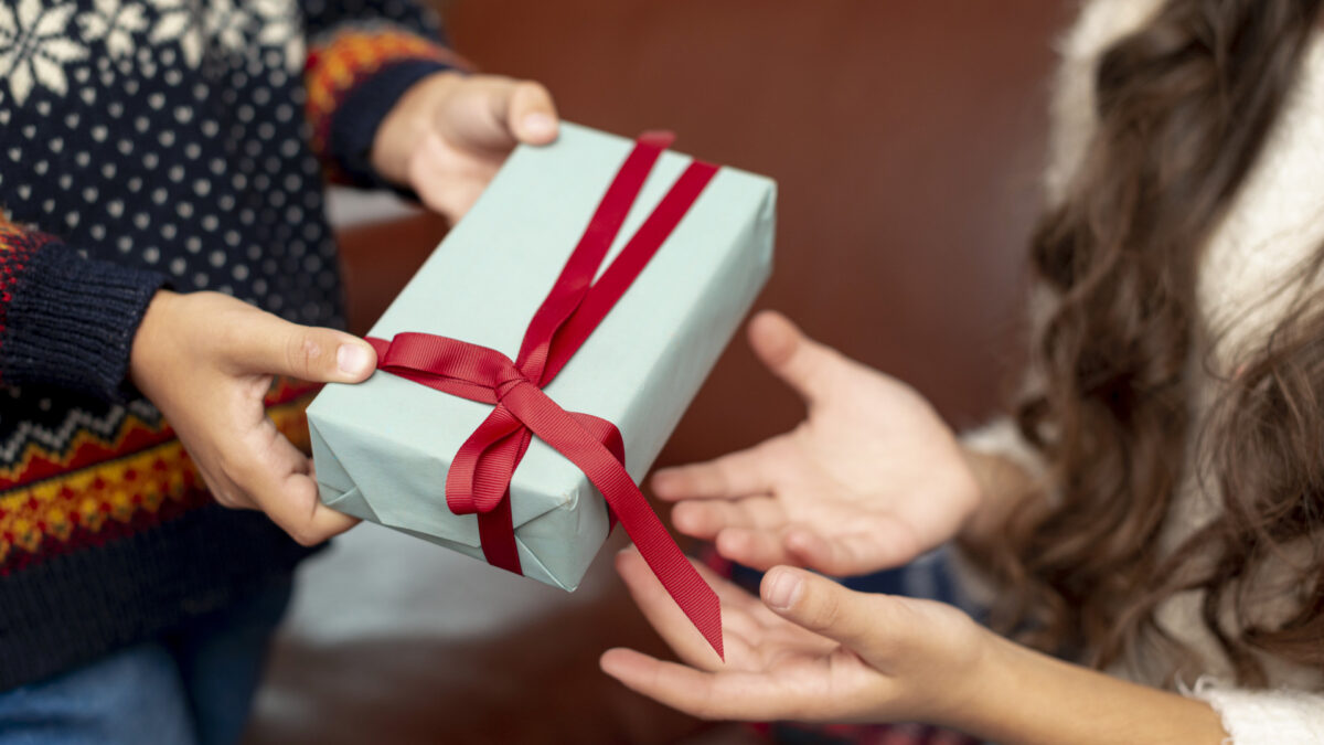 Offrir un vrai souvenir plutôt qu'un simple cadeau : comment faire la différence ?